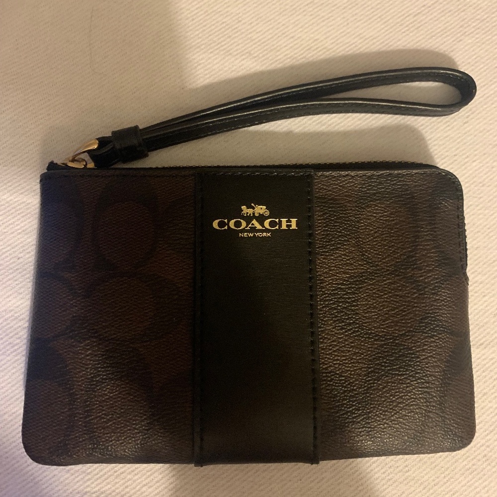 COACH LOGO WRISTLET (NEW, NO TAGS)